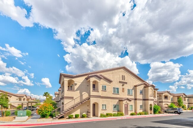 Primary Photo - 2291 W Horizon Ridge Pkwy
