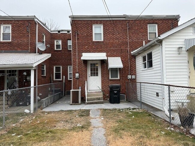 Building Photo - Harrisburg School District 2 Bedroom 1 Bat...