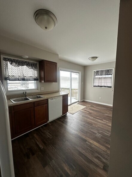 Building Photo - 8217 Park State Dr