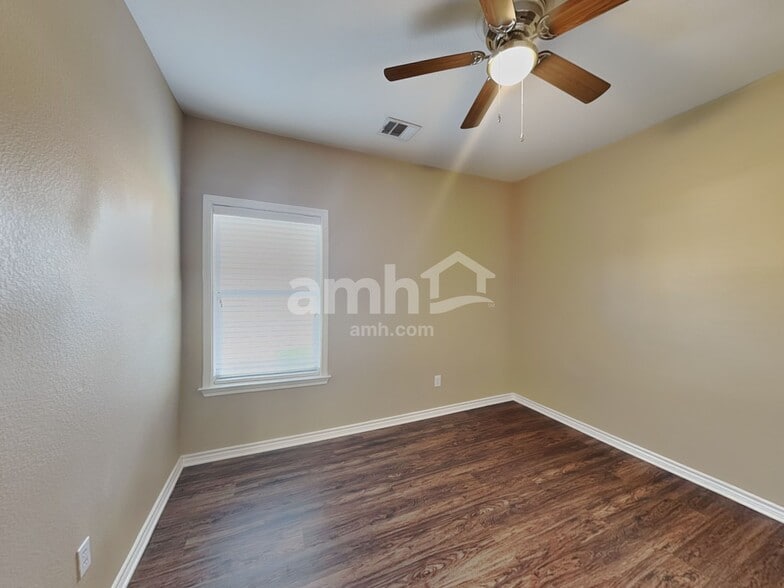 Building Photo - 154 Justin Leonard Dr