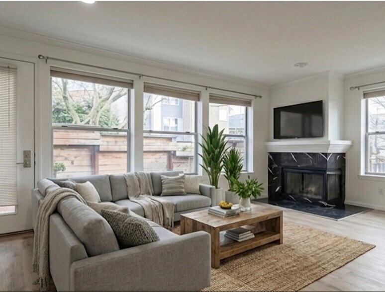 Building Photo - 915 6th Ave N