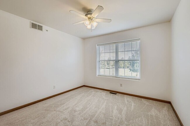 Building Photo - 4579 Half Moon Dr