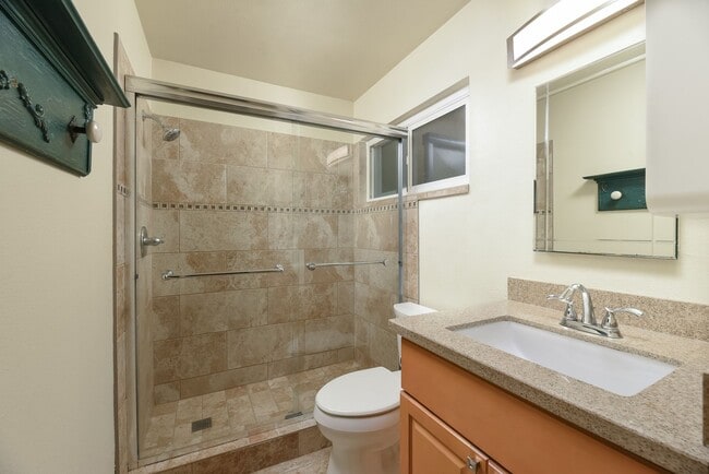 Building Photo - 2092-2094 Donald Dr