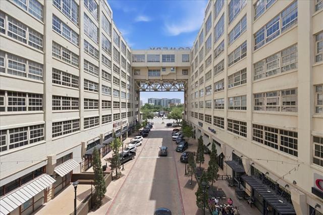 Building Photo - 2600 W 7th St