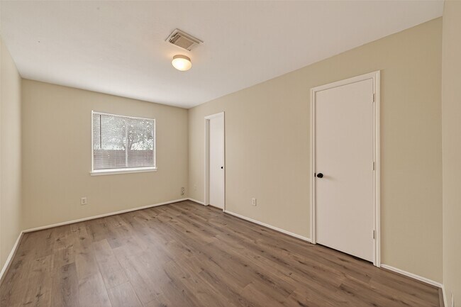 Building Photo - 1838 Strongs Ct