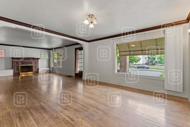 Building Photo - 808 E Mission Ave