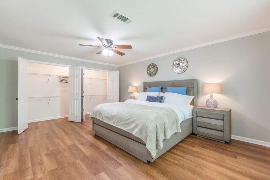 Building Photo - 455 Cove Dr NE