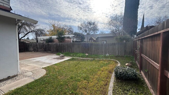 Building Photo - 1505 Bandera Ln