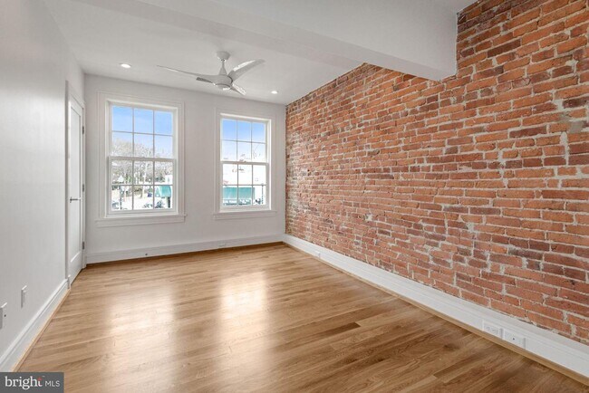 Building Photo - 1506 Wisconsin Ave NW