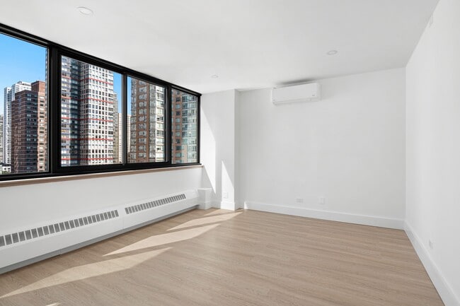 Building Photo - 224 E 52nd St