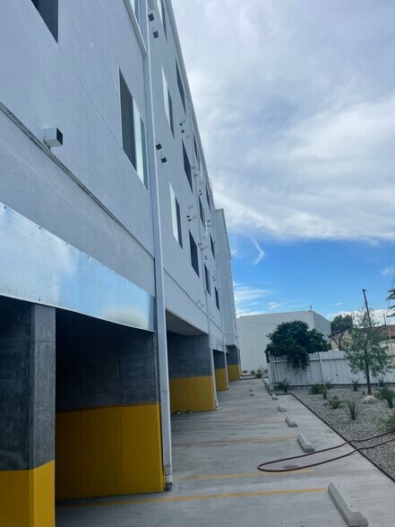 Building Photo - 8405 Glenoaks Blvd