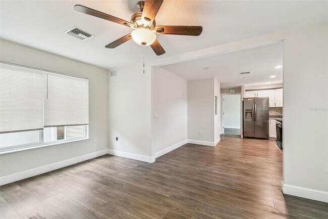 Building Photo - 650 E Tarpon Ave