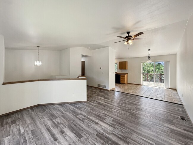Building Photo - 2565 N Stagecoach Dr