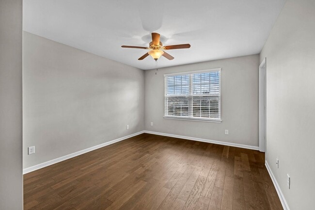 Building Photo - Middle Tennessee Blvd Townhome