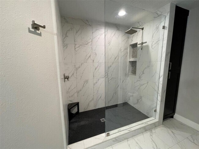 Building Photo - 709 Regency Ct
