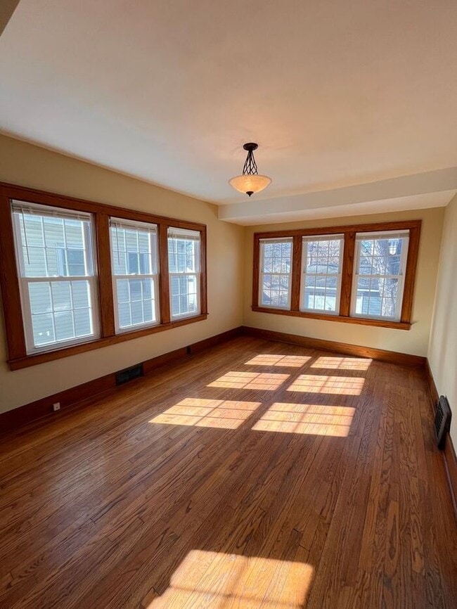 Building Photo - Charming 3-Bedroom Home in a Convenient an...
