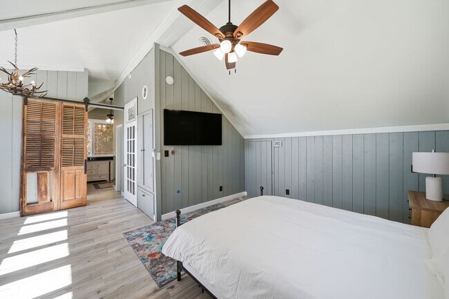 Building Photo - FULLY FURNISHED! Magnificent Panoramic Views!!