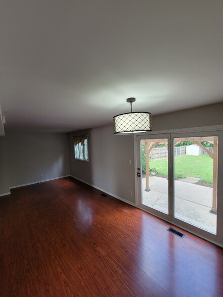 Building Photo - 1514 Peachtree Ln
