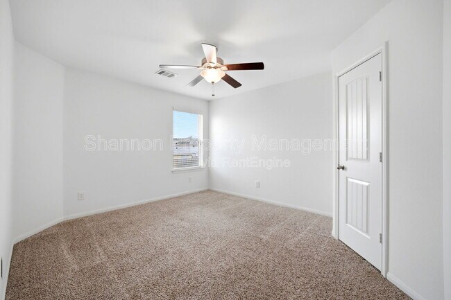 Building Photo - 10322 Urban Oak Trl