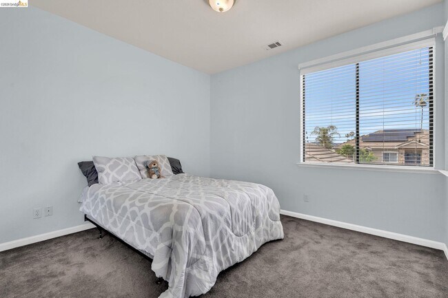Building Photo - 5640 Edgeview Dr