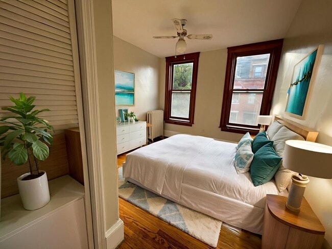 Building Photo - South Boston 5 Bed / 3 Bath – W/D in Unit – 9/1