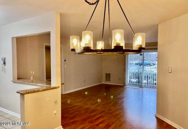 Building Photo - 102 Wedgewood Cir