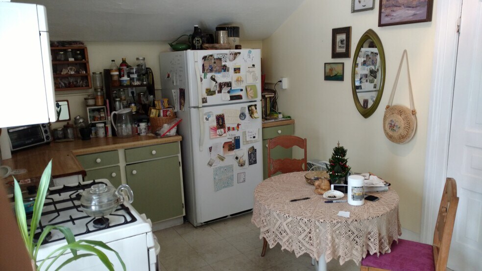 Kitchen - 416 N Huron St