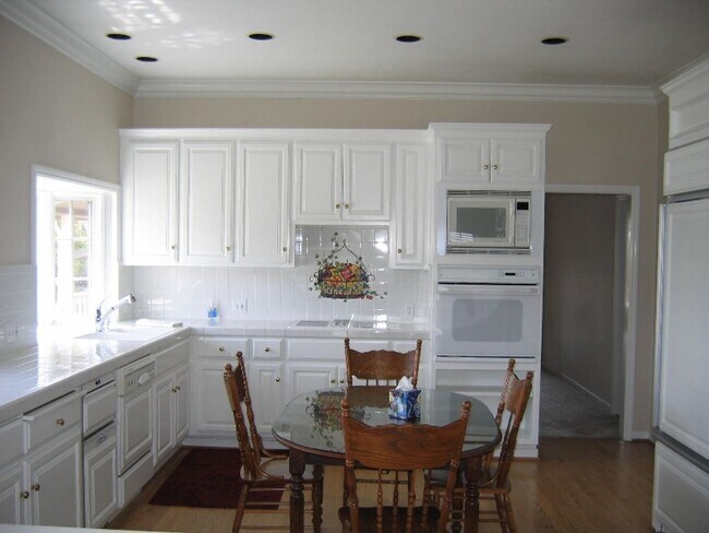 Building Photo - 8537 Pezzi Rd