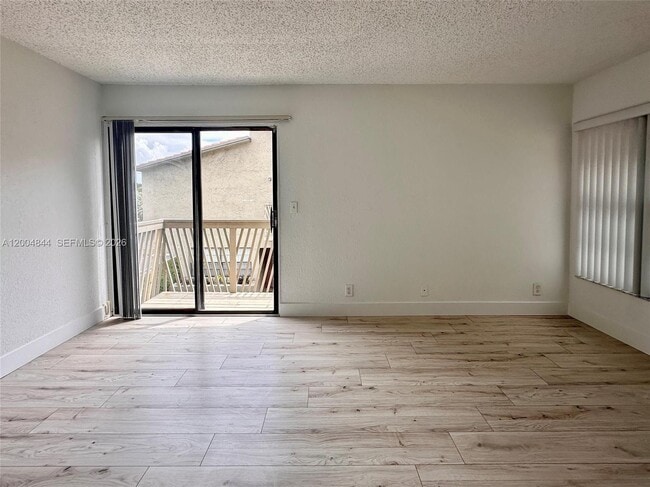 Building Photo - 2580 Coral Springs Dr