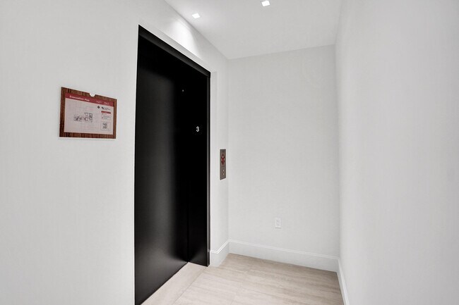 Building Photo - 305 Briny Ave