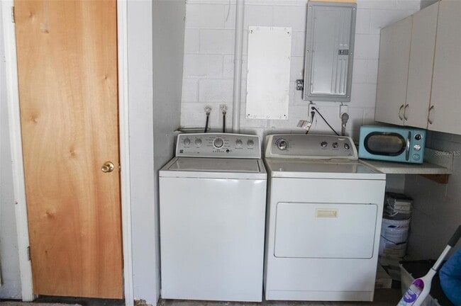 Building Photo - 1032 Hollywood Ave