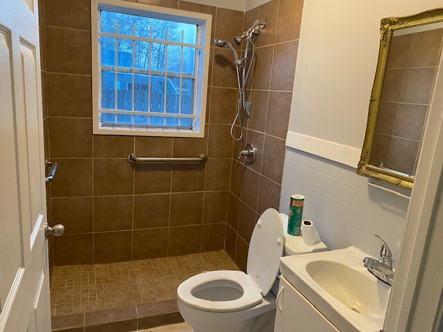 Building Photo - 7202 Shotwell St