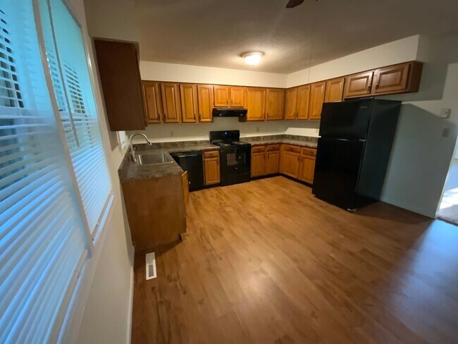 Building Photo - 207-207 Briarcrest Ct