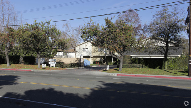 Building Photo - Beachwood Apartments