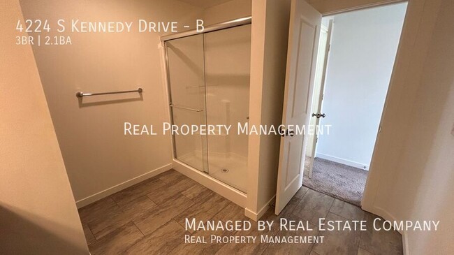 Building Photo - 4224 S Kennedy Dr
