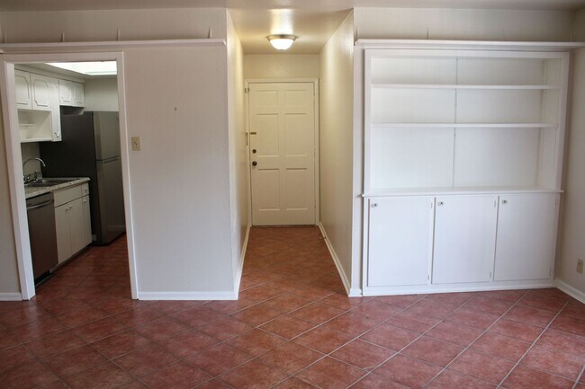 Building Photo - RENOVATED 2-BEDROOM CONDO AT THE GEORGIAN