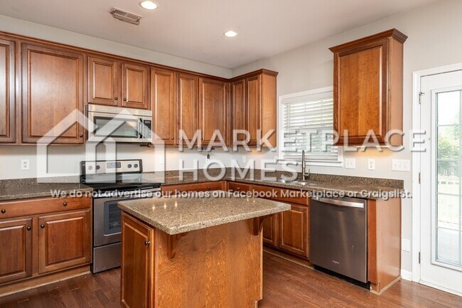 Building Photo - 102 Berwick Ct