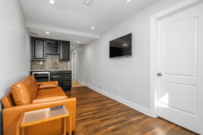 Building Photo - Beautiful 4 Bedroom in Short North