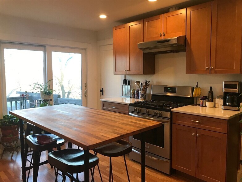 Primary Photo - 76 Wenham St