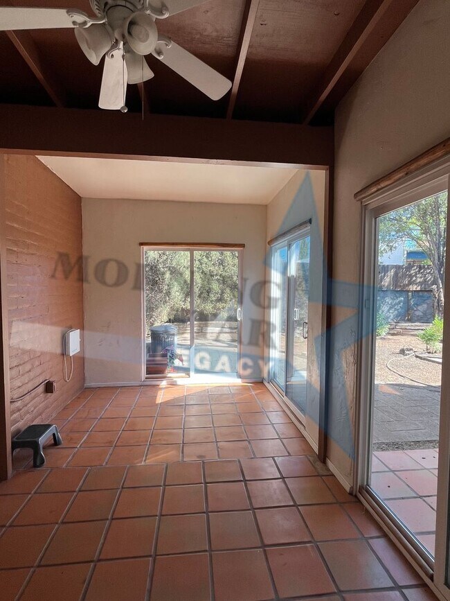 Building Photo - Charming 3 bedroom move-in ready