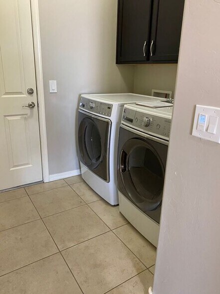 Building Photo - 3411 W Tail Feather Dr