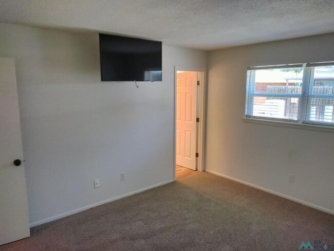 Building Photo - 1408 Colonial Pkwy