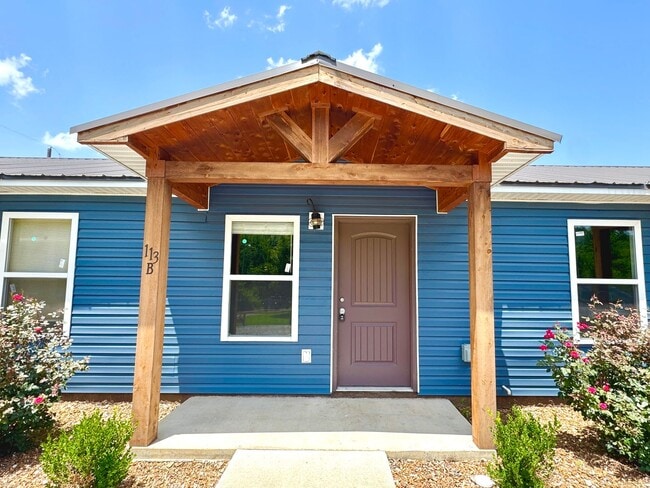 Primary Photo - 1 Bedroom/ 1 Bathroom Triplex Unit in Sout...