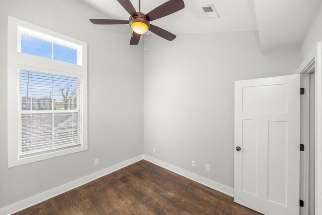 Building Photo - 505A Moore Ave