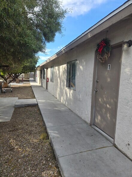 Building Photo - 1824 E Bonanza Rd