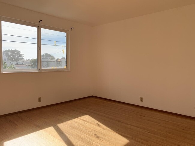 Building Photo - 1315 Skyline Dr