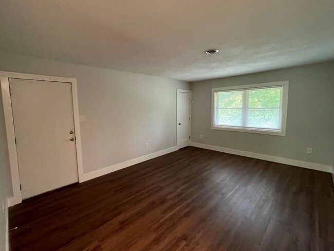 Building Photo - Black Mountain Apartment Rental