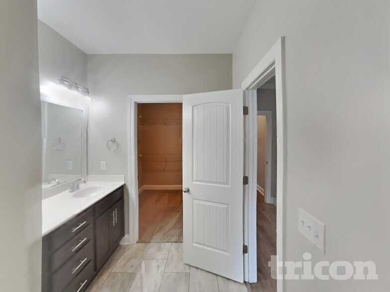 Building Photo - 607 Gallant Way