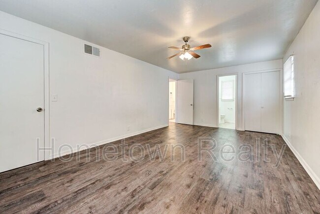 Building Photo - 917 NE 81st St