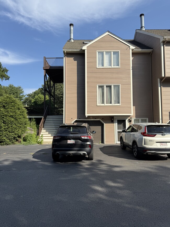 Building Photo - 275 Donohue Rd